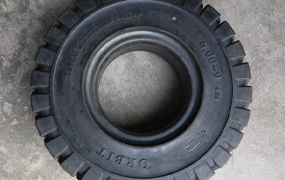 青島叉車輪胎.jpg 青島叉車輪胎.jpg